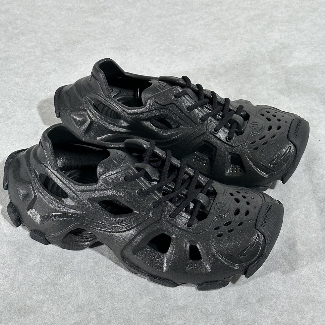 BALENCIAGA HD LACE-UP SNEAKER BLACKانتقِل إلى
