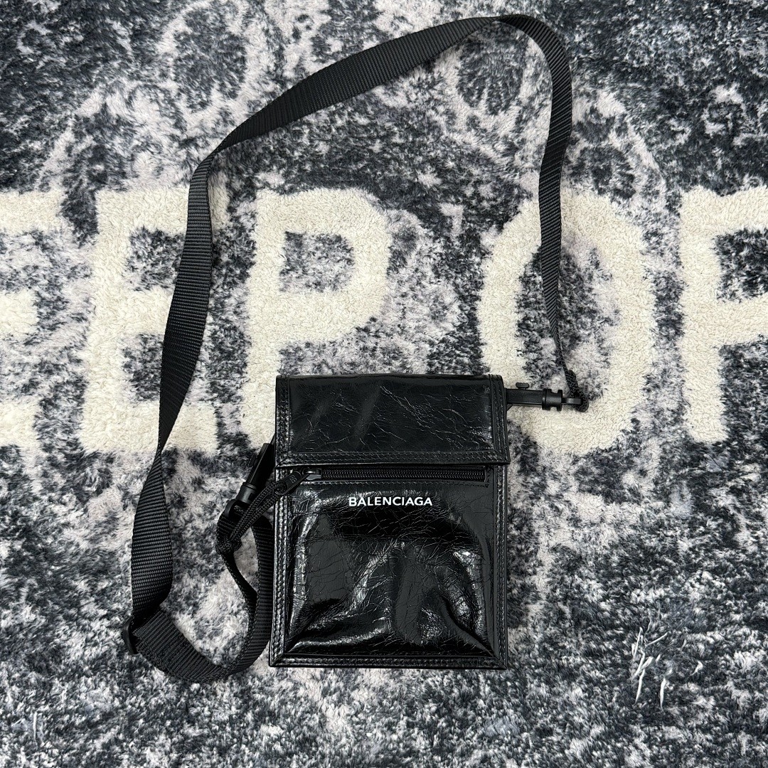 BALENCIAGA EXPLORER POUCH WITH STRAP BLACK ARENA LEATHER