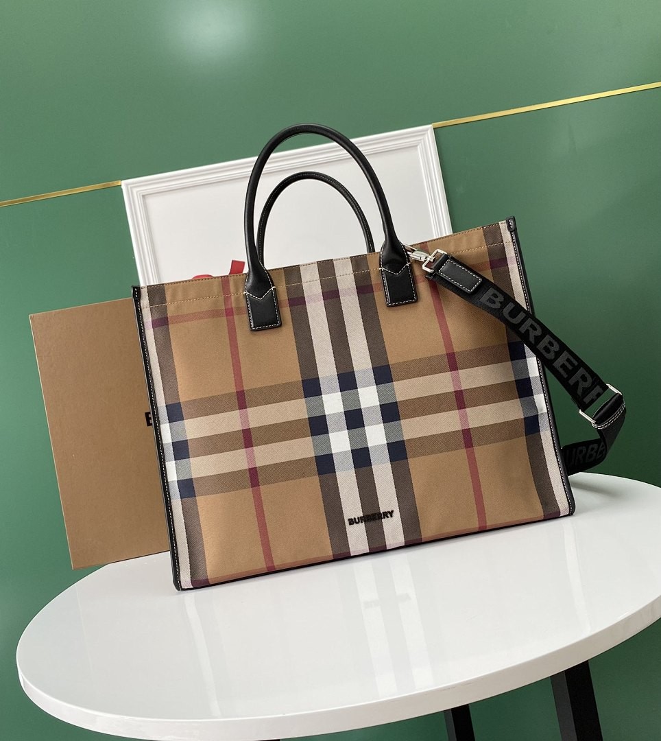 BURBERRY DENNY GIANT CHECK CANVAS TOTE BAG