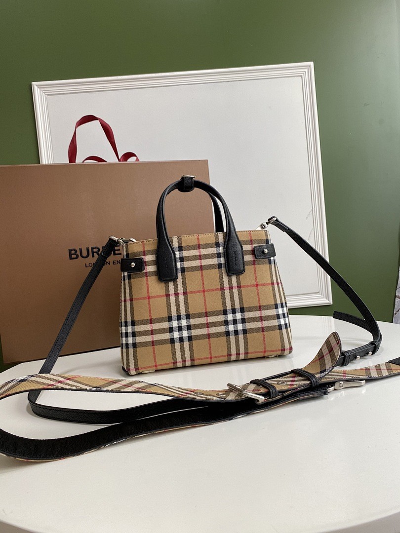 BURBERRY SMALL VINTAGE CHECK LEATHER BANNER BAG