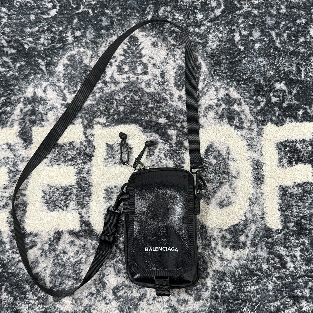 BALENCIAGA EXPLORER CRINKLED LEATHER POUCH BLACK