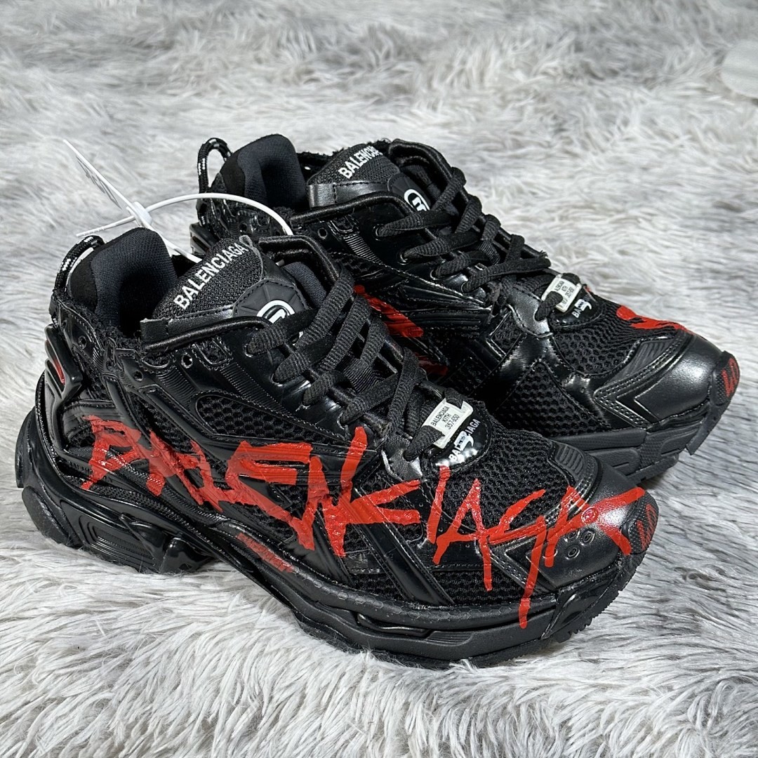 OK BATCH BALENCIAGA RUNNER GRAFFITI BLACK RED